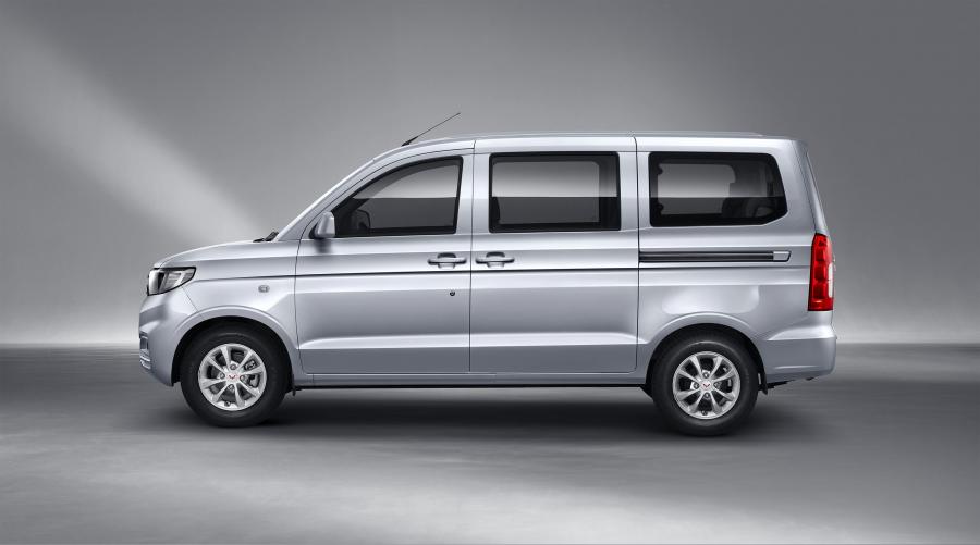  WuLing Hongguang V 2019 года  (фото 2 из 9)